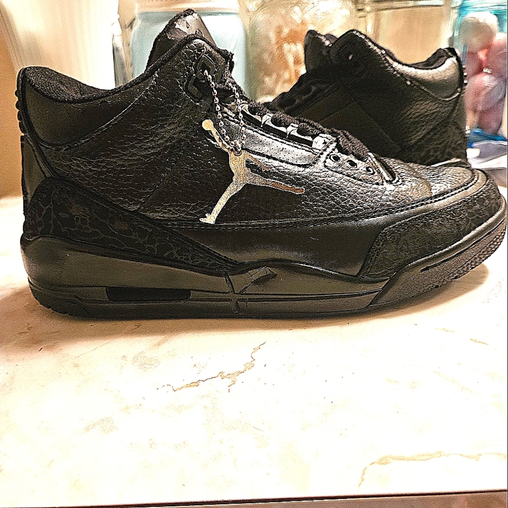 SOLD************  2007Air Jordan 3 Retro 'Black Cat'